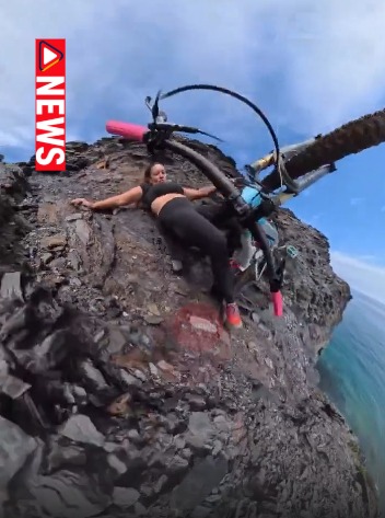 influenciadora queda bicicleta penhasco